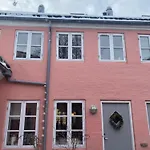 アパート The Pink House