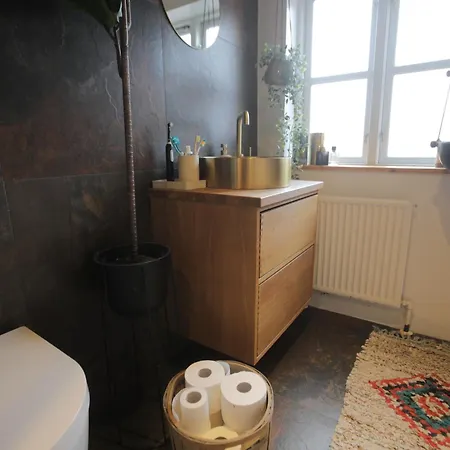 The Pink House Apartment